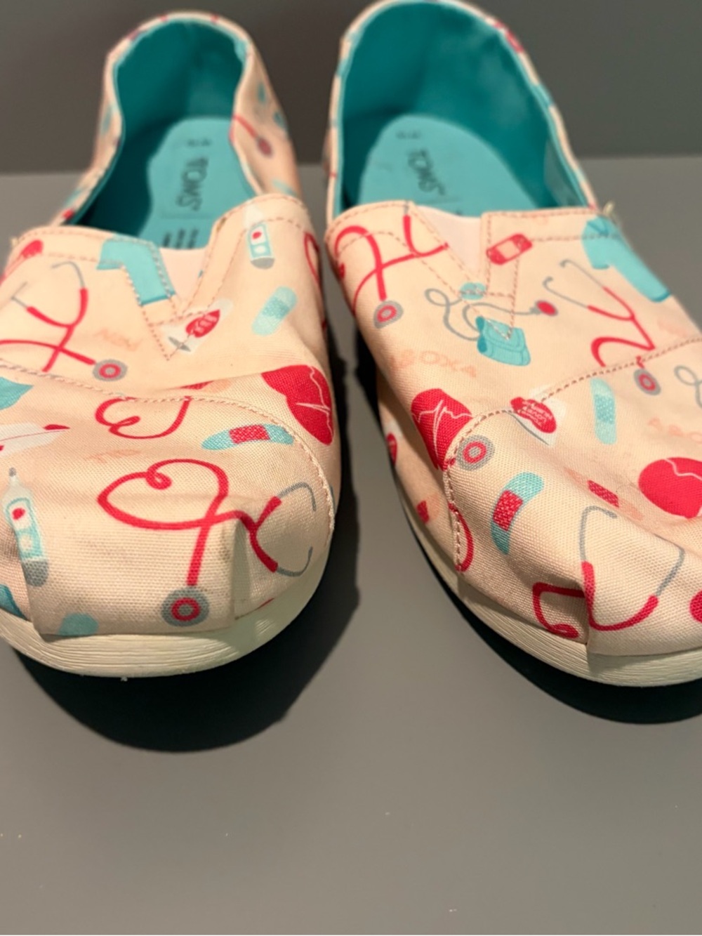 TOMS Alpargata Nurse Appreciation Shoes Women's Size 10 Pink, White & Teal EUC - Picture 6 of 9